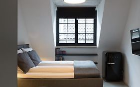 Square Rooms 8